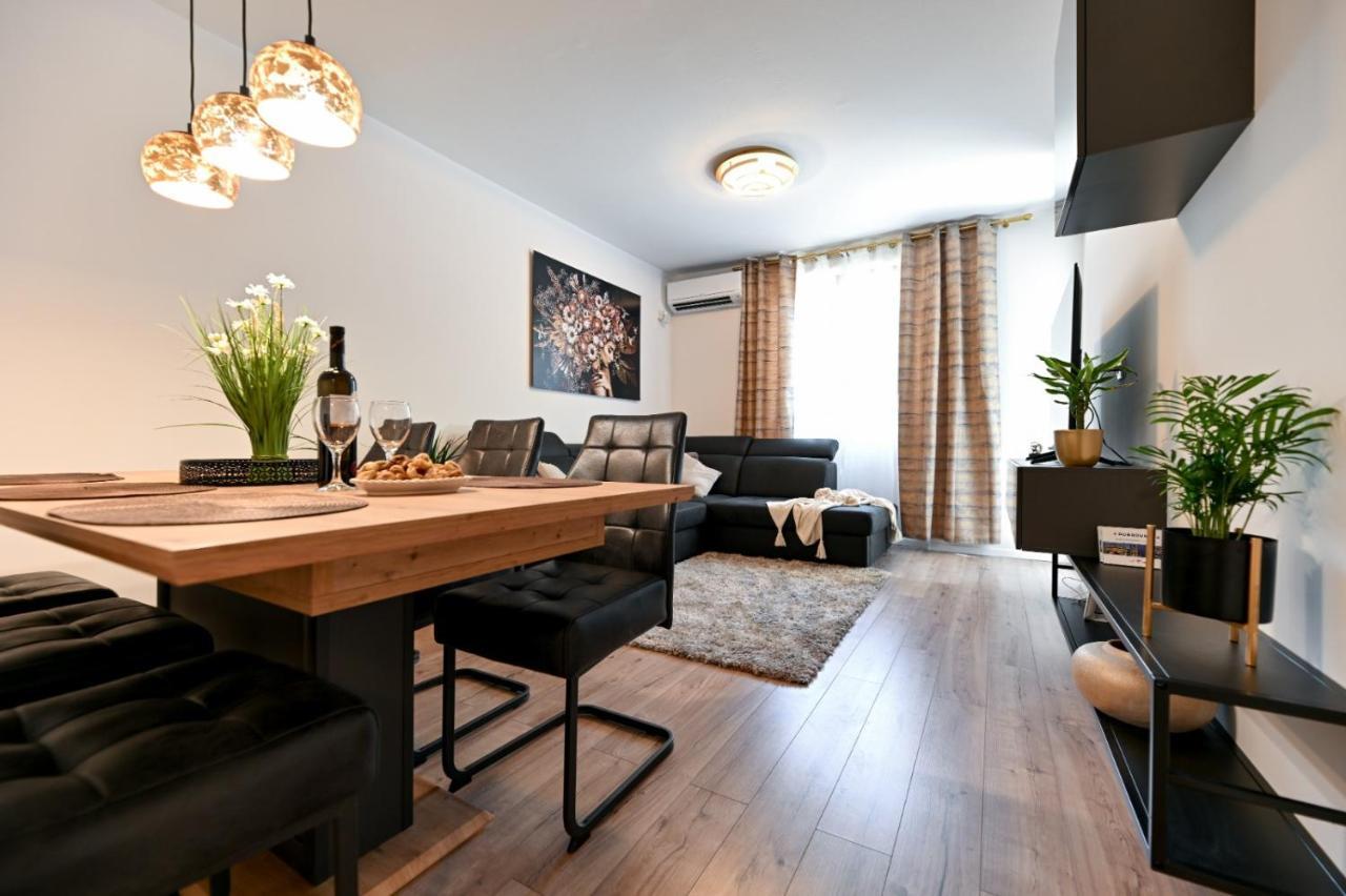 Newly Renovated Apartment Luce Zára Kültér fotó