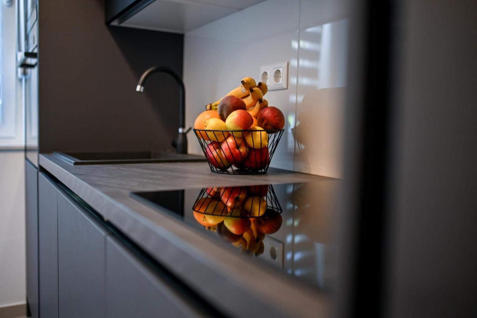 Newly Renovated Apartment Luce Zára Kültér fotó
